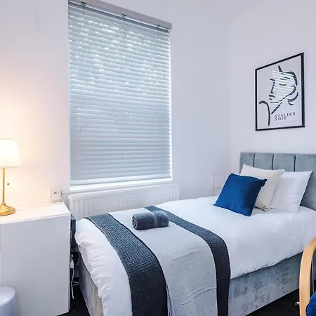 Modern 3-Bed House In Manchester, Ideal For Long Stays, Free Parking, City Centre - Sleeps Upto 8 People Exterior photo