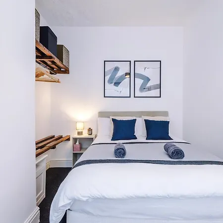 Modern 3-Bed House In Manchester, Ideal For Long Stays, Free Parking, City Centre - Sleeps Upto 8 People Exterior photo