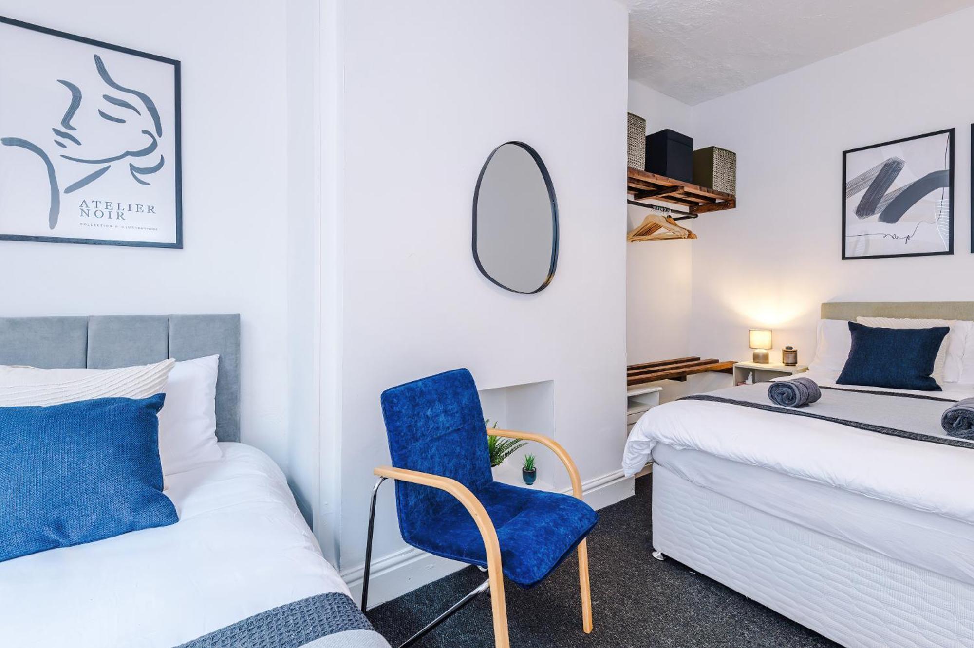 Modern 3-bed House In Manchester, Ideal For Long Stays, Free Parking, Centre - Sleeps Upto 8 People Holiday home
