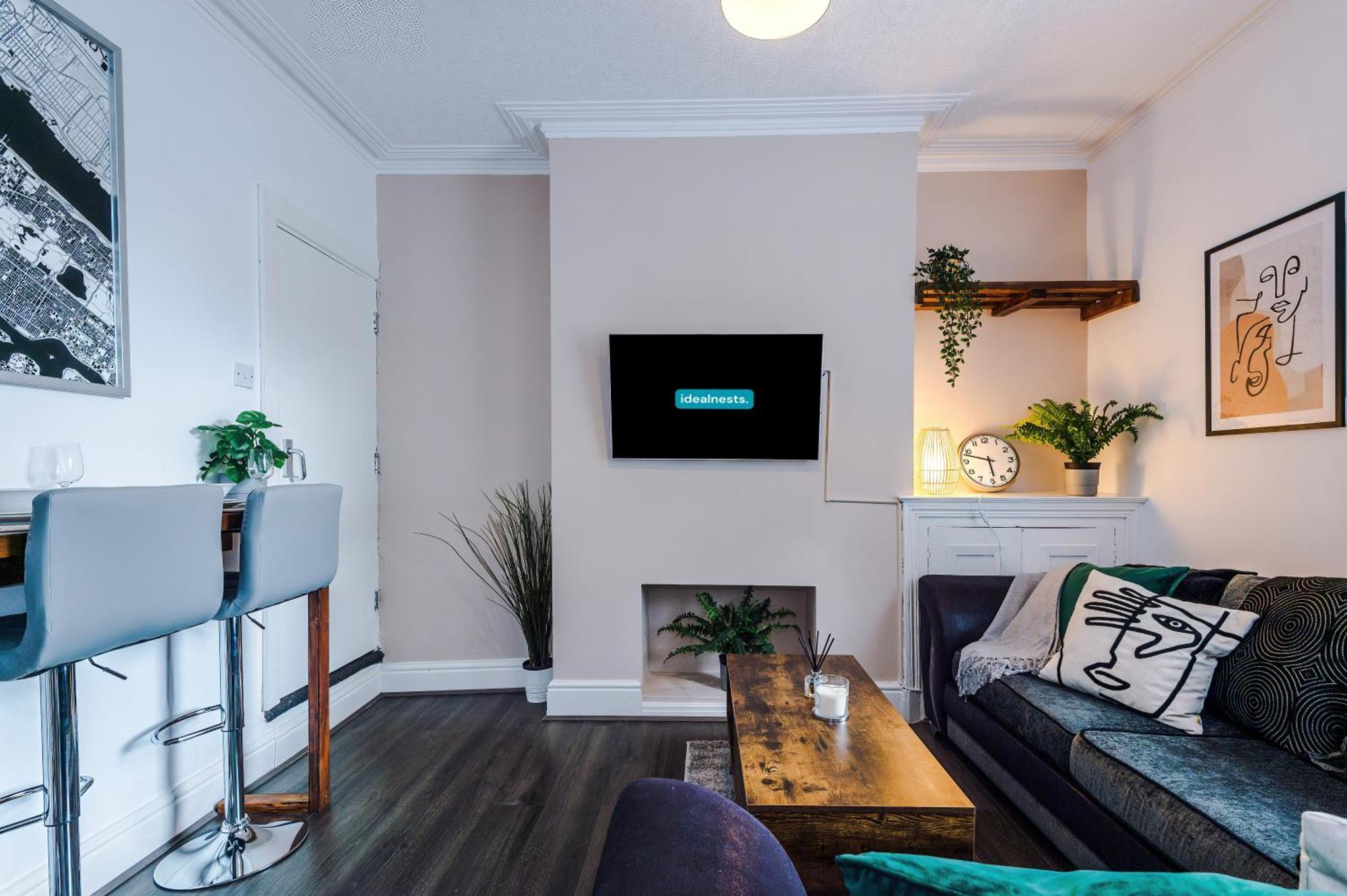 Modern 3-bed House In Manchester, Ideal For Long Stays, Free Parking, Centre - Sleeps Upto 8 People Manchester