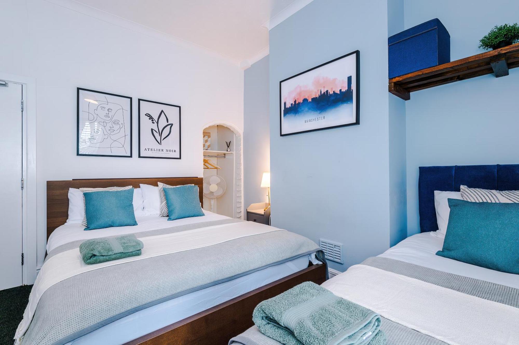 Modern 3-bed House In Manchester, Ideal For Long Stays, Free Parking, Centre - Sleeps Upto 8 People Holiday home