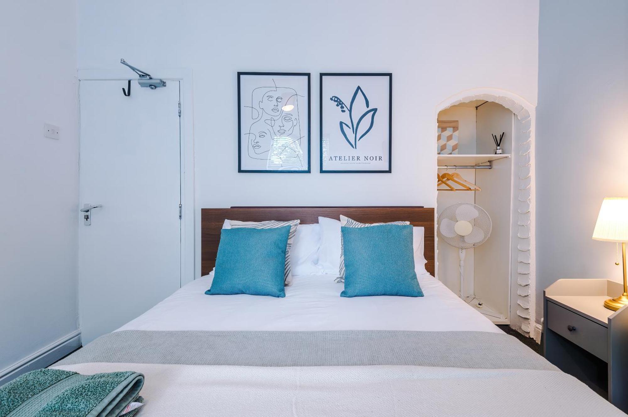 Modern 3-bed House In Manchester, Ideal For Long Stays, Free Parking, Centre - Sleeps Upto 8 People Holiday home *